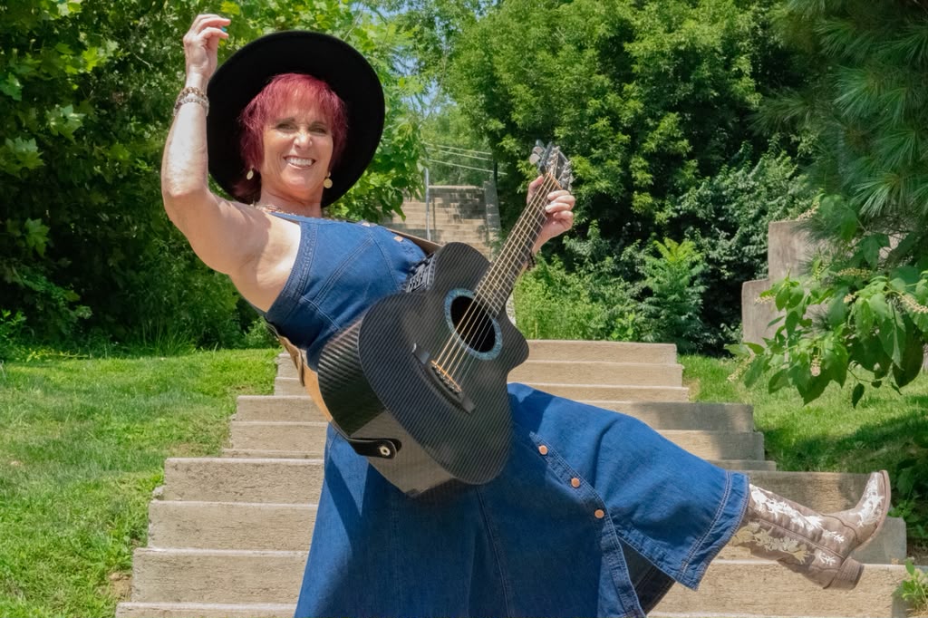 Randie O’Neil featured music video